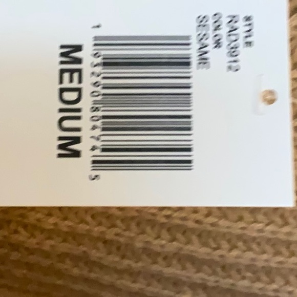 SOLD!!!Cute lil sweater great for covering your shoulders & arms nwt - Picture 4 of 4